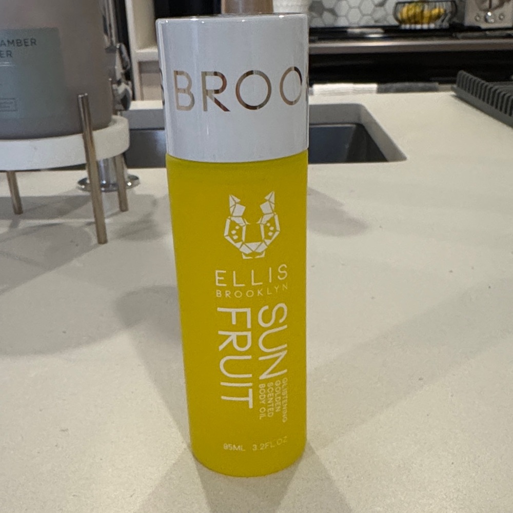 Ellis Brooklyn Sun Fruit Scented Body Oil